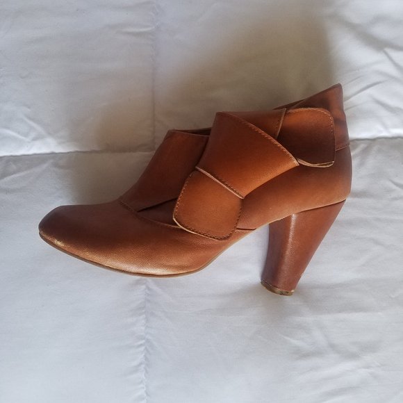 Brown Aldo Booties - Picture 4 of 7